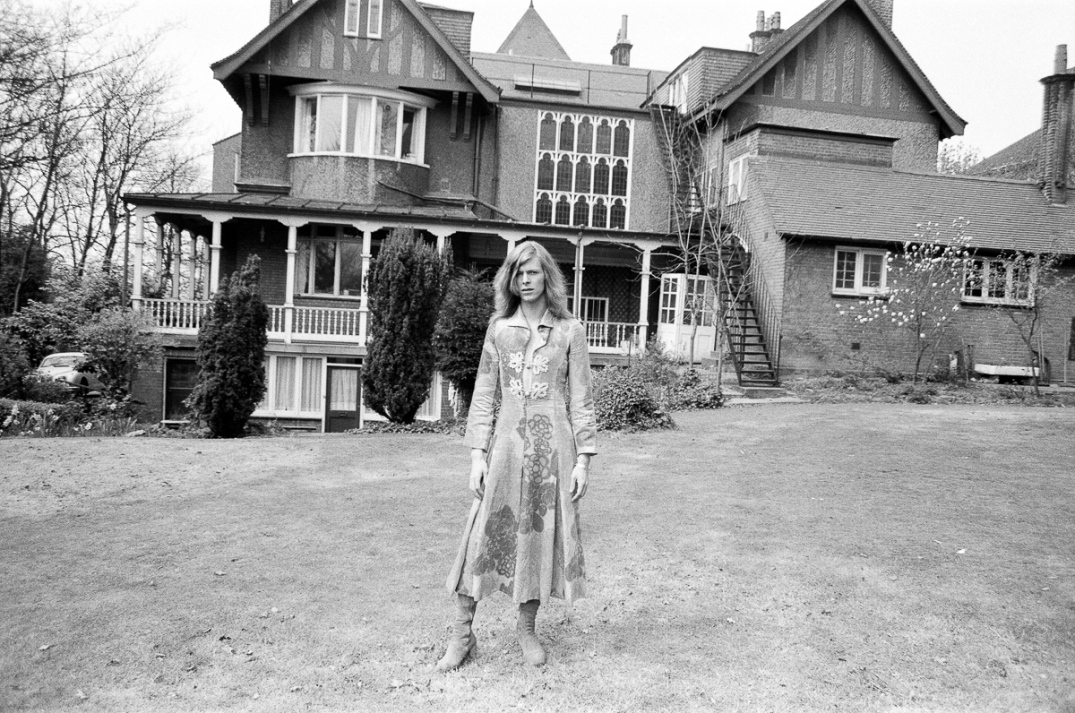 David Bowie in a dress, 1971 (1)